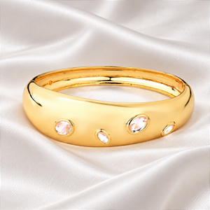 Bracelete Assimétrico Cristais Ouro Semijoia